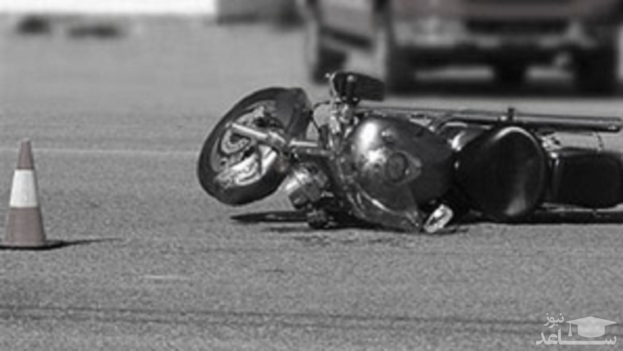 (فیلم) عبور خودروی وانت از روی ۲ راکب موتورسیکلت 