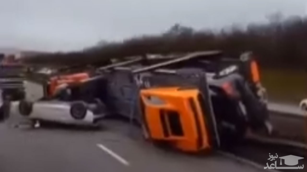 (فیلم) واژگونی تریلی حمل خودرو 
