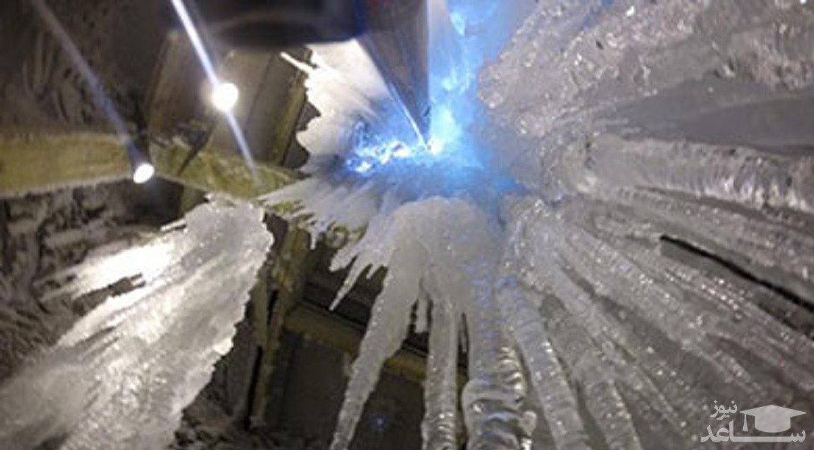 (فیلم) یخ در حال پرواز شیشه یک خودرو را شکست!