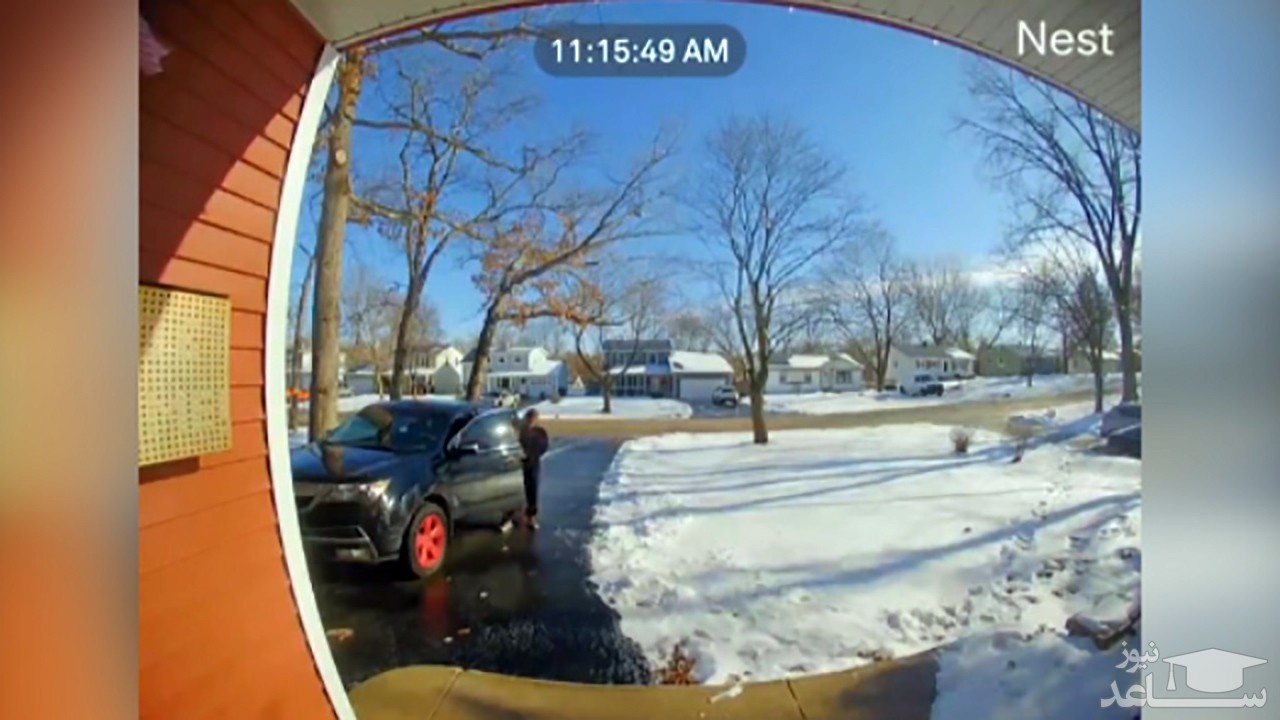 (فیلم) سر خوردن یک ماشین در حالت پارک شده در خیابان یخ زده