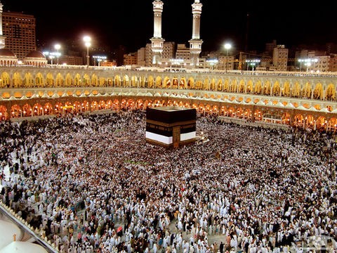 آغاز فروش ارز به زائران حج؛ هر نفر ۲۰۰دلار