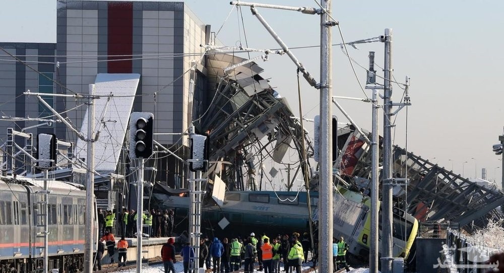 (عکس) حادثه مرگبار خروج قطار از ریل در ترکیه