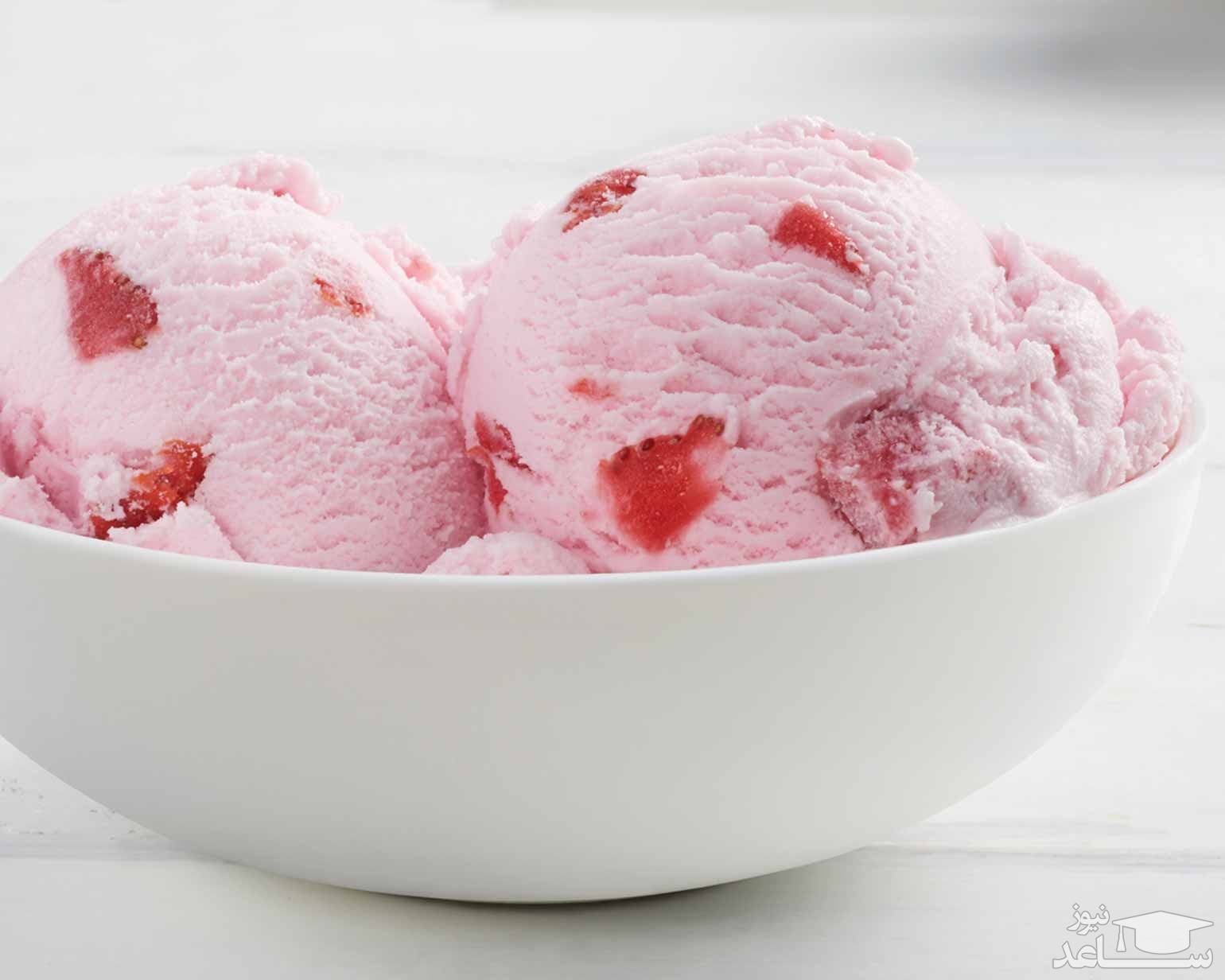 طرز تهیه بستنی توت فرنگی خوشمزه