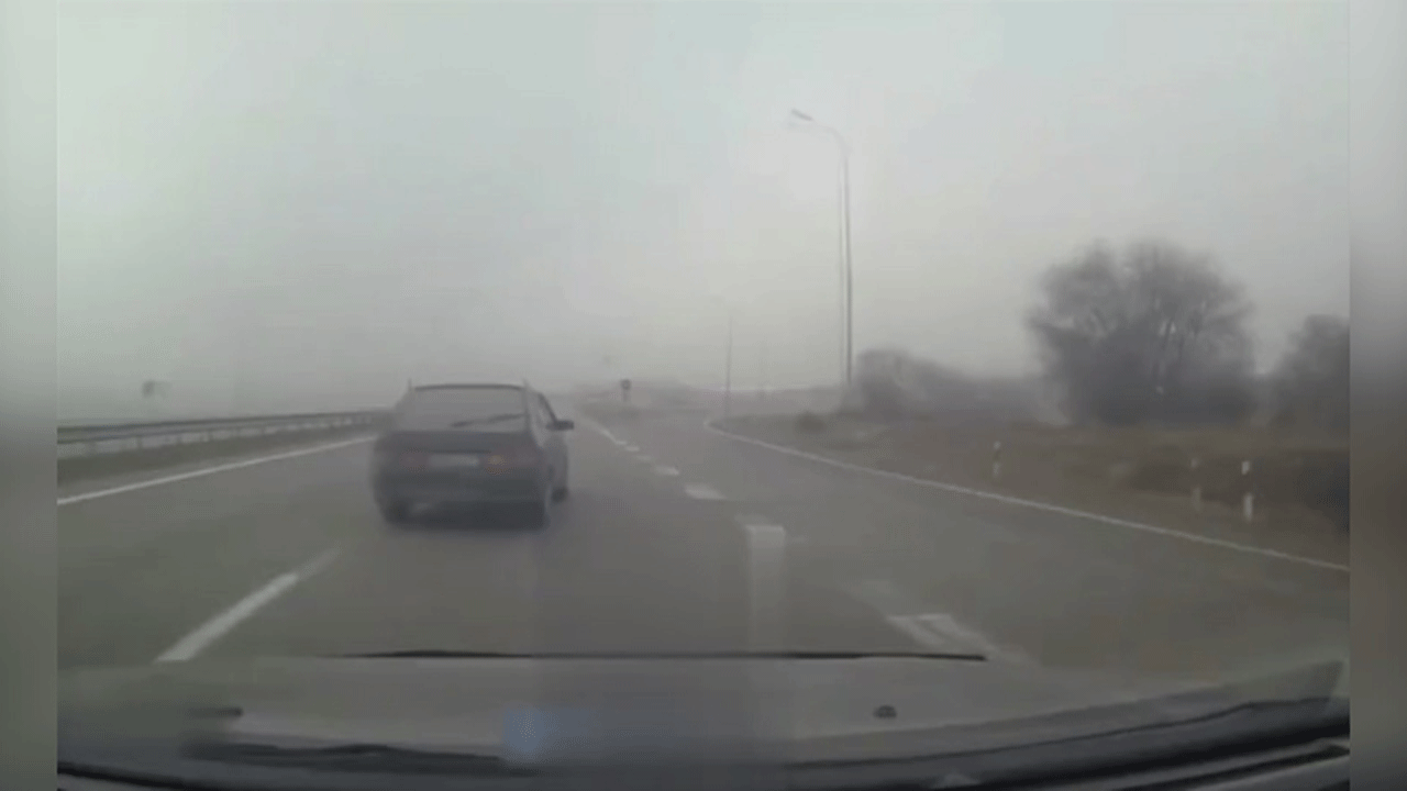 (فیلم) حادثه در اثر تغییر مسیر ناگهانی خودرو 