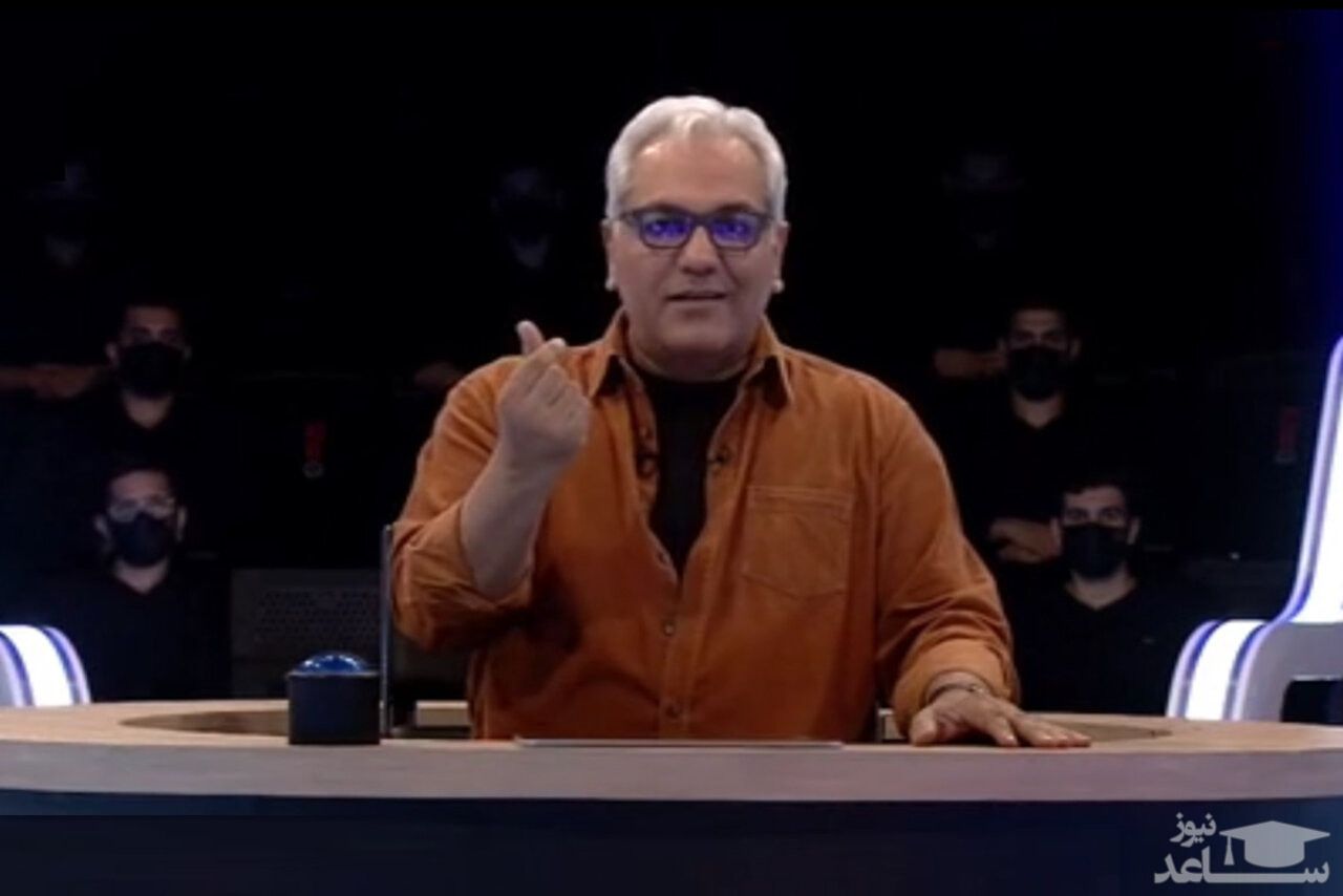 (فیلم) خرمگس مزاحم وسط برنامه و واکنش خنده‌دار مهران مدیری