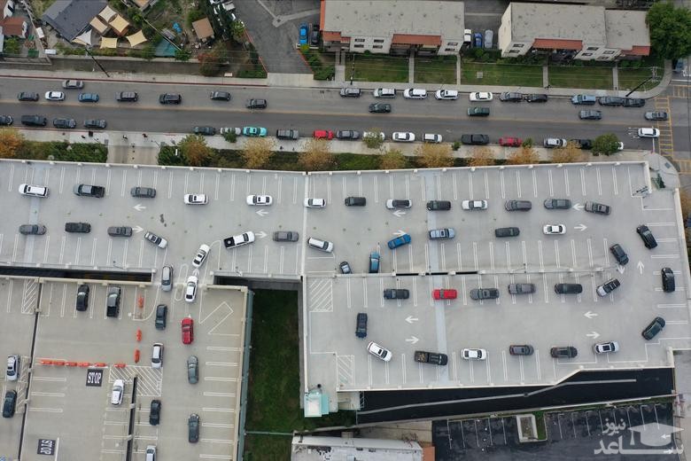 صف بلند تست خودرویی کرونا در ایالت کالیفرنیا آمریکا/ رویترز