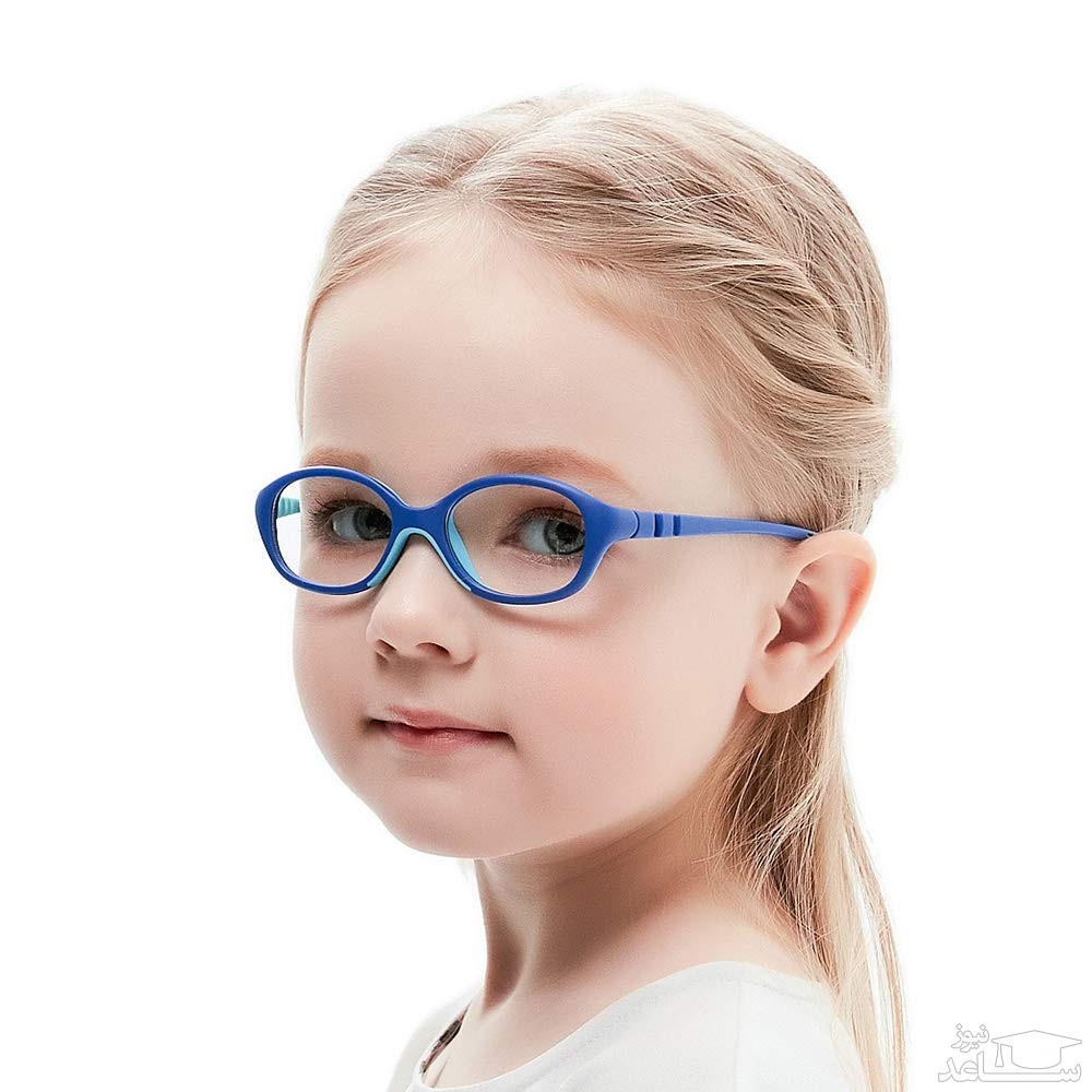 دختربچه عینکی