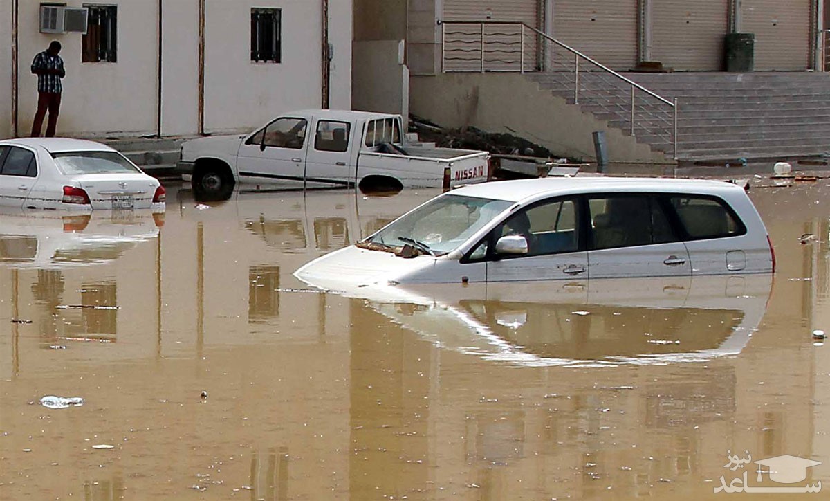 (فیلم) سیل کم سابقه در مکه خودروها را با خود برد