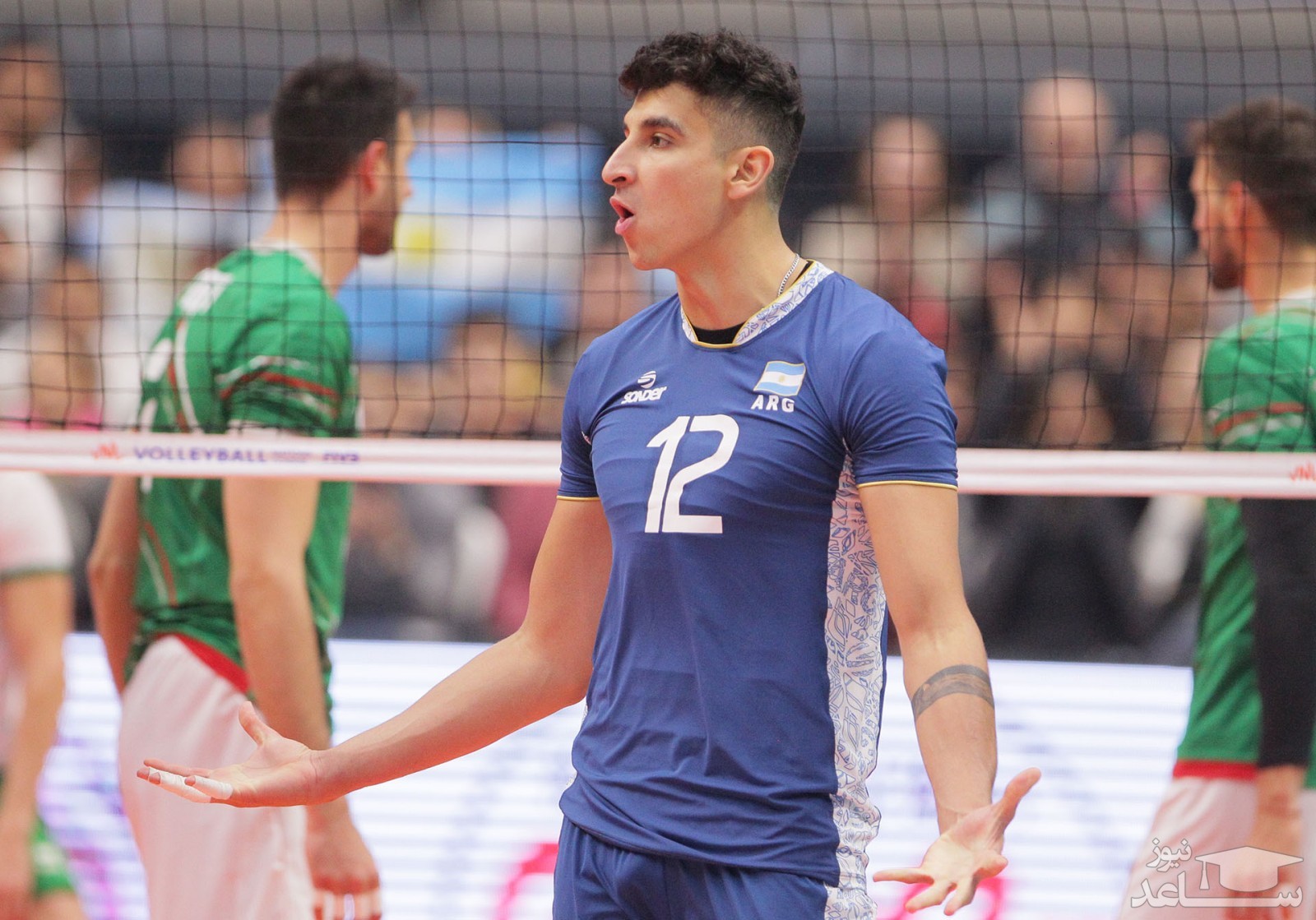 (فیلم) بازیکن برزیلی تازه مسلمان شده در مرقد امام علی (ع)