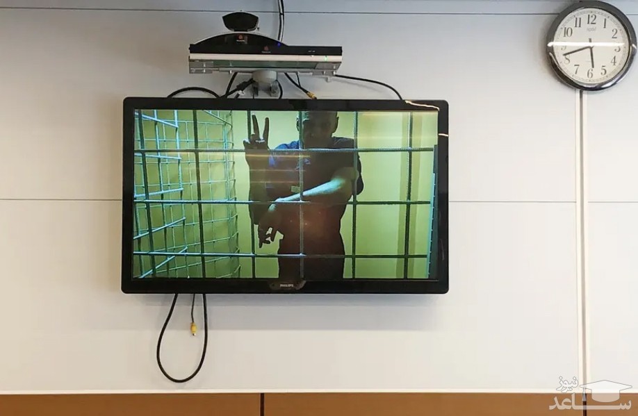 الکسی ناوالنی فعال سیاسی مخالف حکومت روسیه از طریق ویدئو کنفرانس و از سلول خود در زندان در جلسه دادگاه شرکت کرده است.