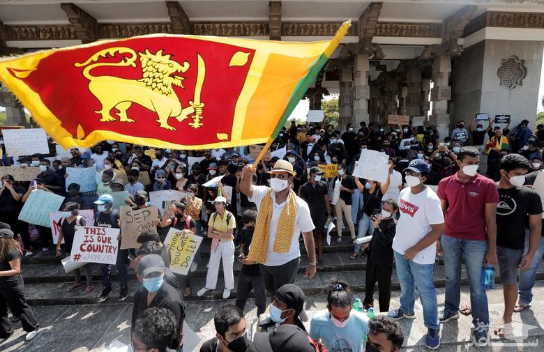 ادامه اعتراضات ضددولتی در شهر کلمبو سریلانکا/ رویترز