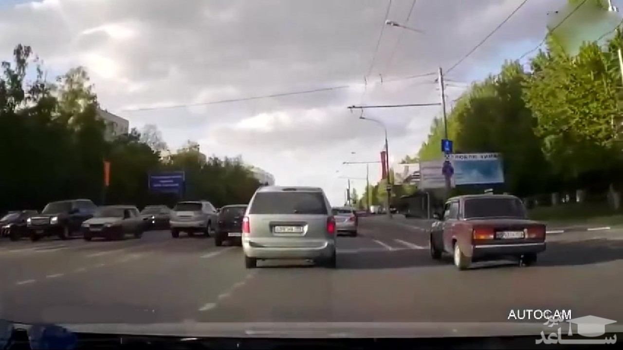 (فیلم) انتقام گیری خسارت بار یک راننده در جاده