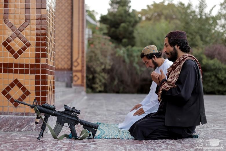 نماز شبه نظامیان طالبان در مسجد عبدالرحمان شهر کابل/ رویترز