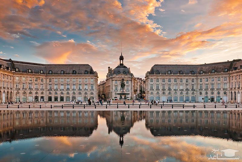 میدان بورس و آینه آب