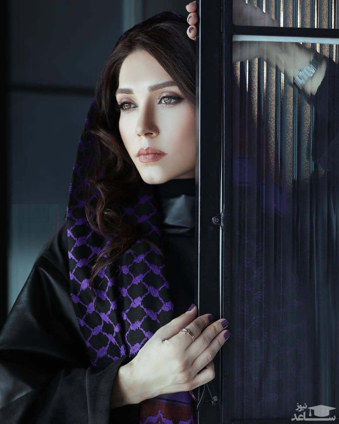 عکس هنری شهرزاد کمال زاده با دیوارهای نقاشی شده / عجب هماهنگی و تناسبی پیدا کرده