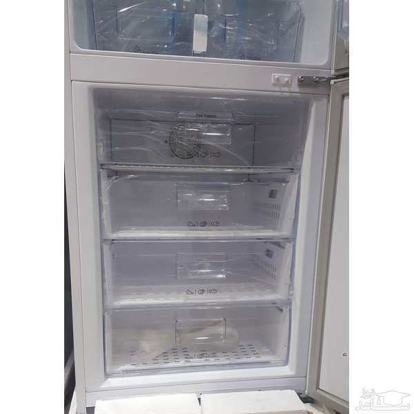 فضای داخل فریزر بست مدل BRB240