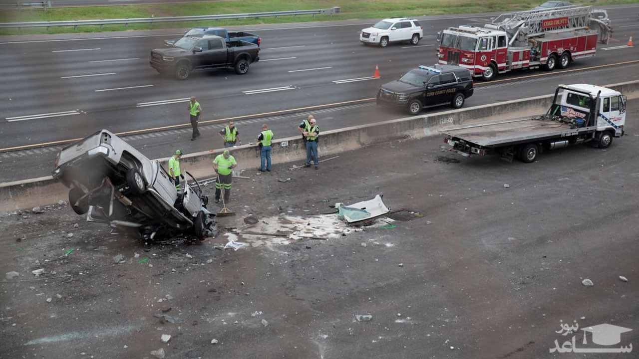 (فیلم) سقوط مرگبار یک خودروی سواری از روی پل 