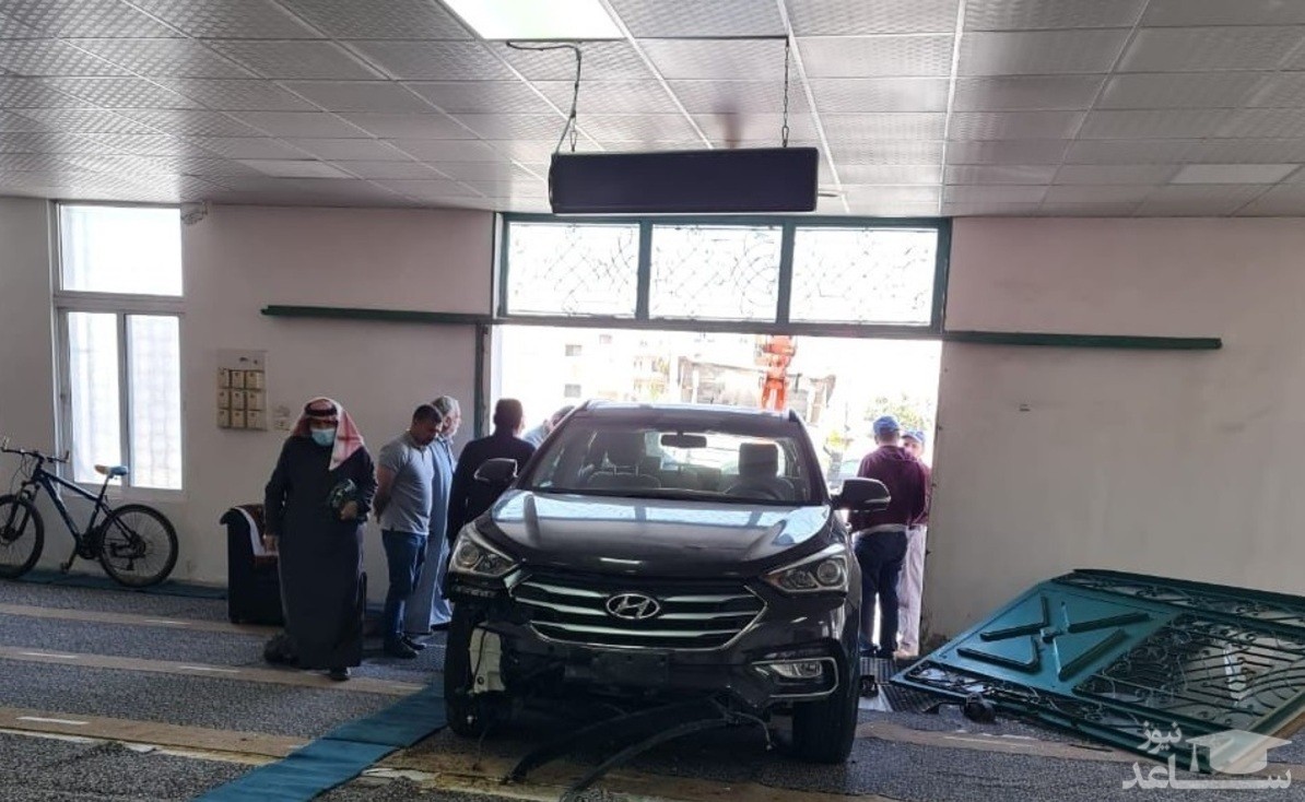 (فیلم) ورود وحشتناک یک خودرو به داخل مسجد