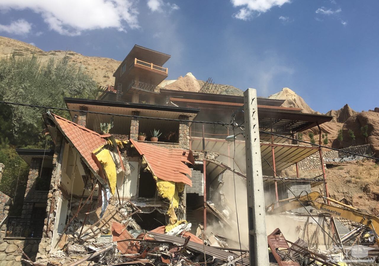 تخریب ویلای 12 میلیاردی در فیروزکوه / صاحب ویلا به کوه هم رحم نکرده بود + تصاویر