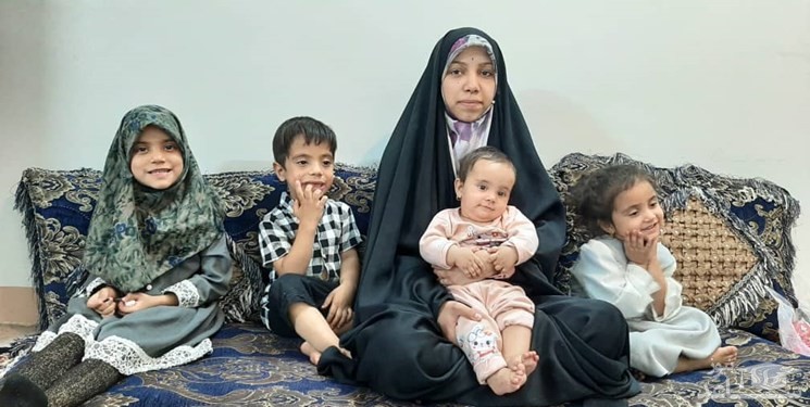 زندگی شیرین مادر دهه هشتادی با 4 فرزند/ جوان ترین مادر ایرانی را می شناسید؟