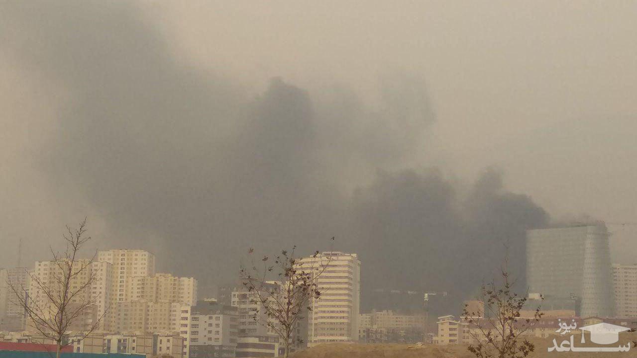 (فیلم) آتش‌سوزی گسترده یک مرکز خرید در غرب تهران