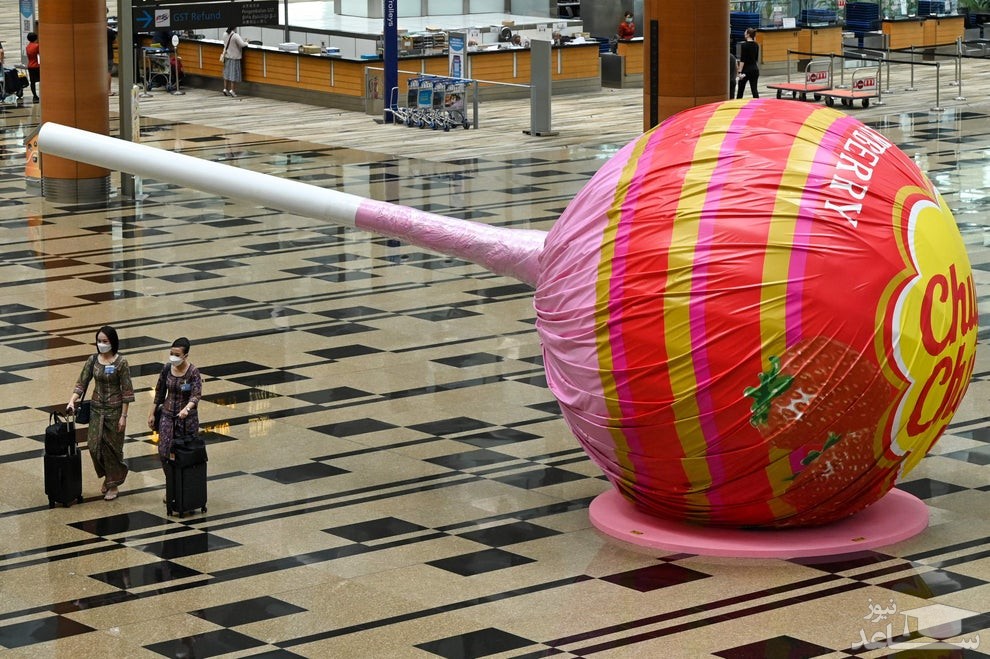 ماکت آب نبات چوبی بزرگ در فرودگاه بین المللی سنگاپور/ خبرگزاری فرانسه