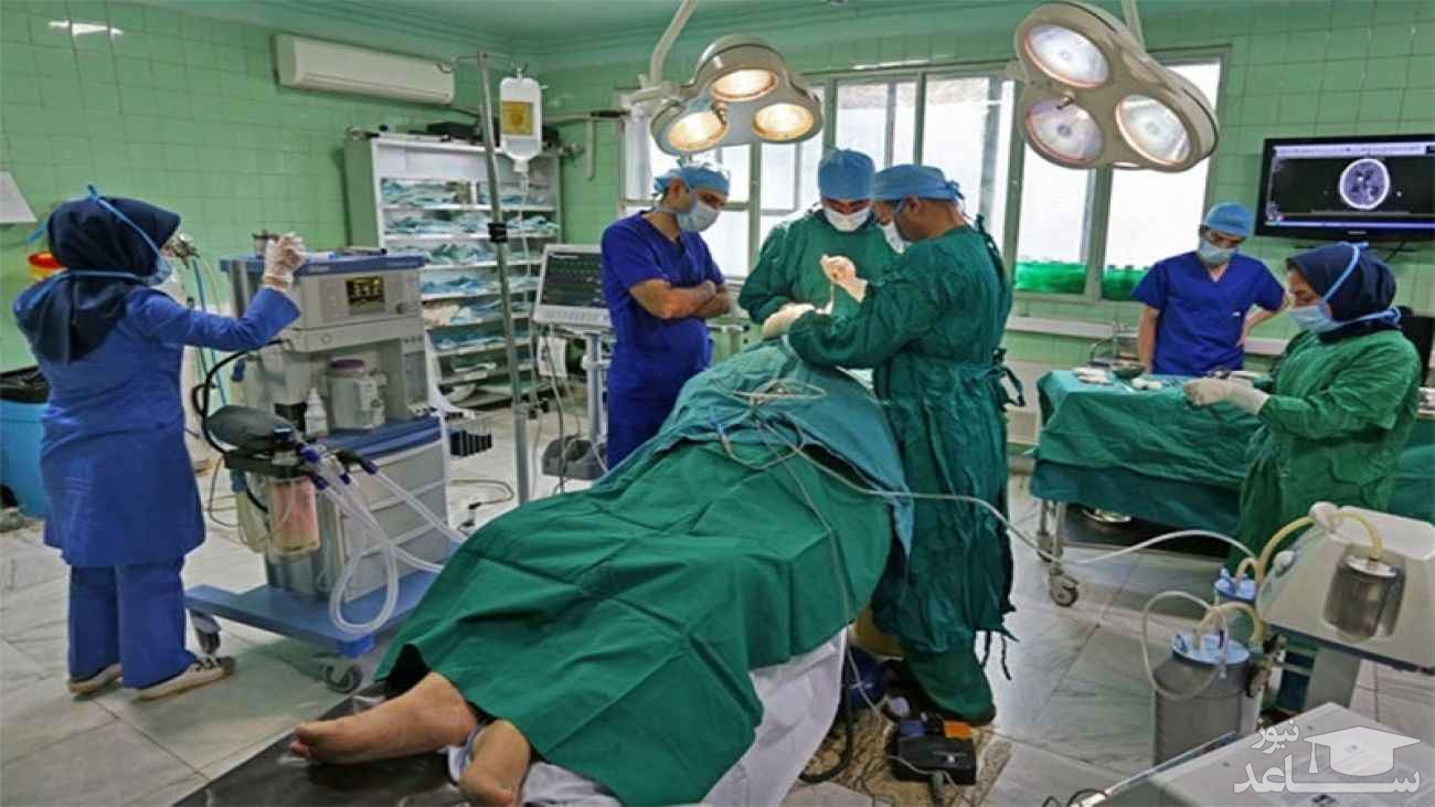 (فیلم) اتاق عمل شاد با هنرنمایی بیمار و همراهی تیم جراحی