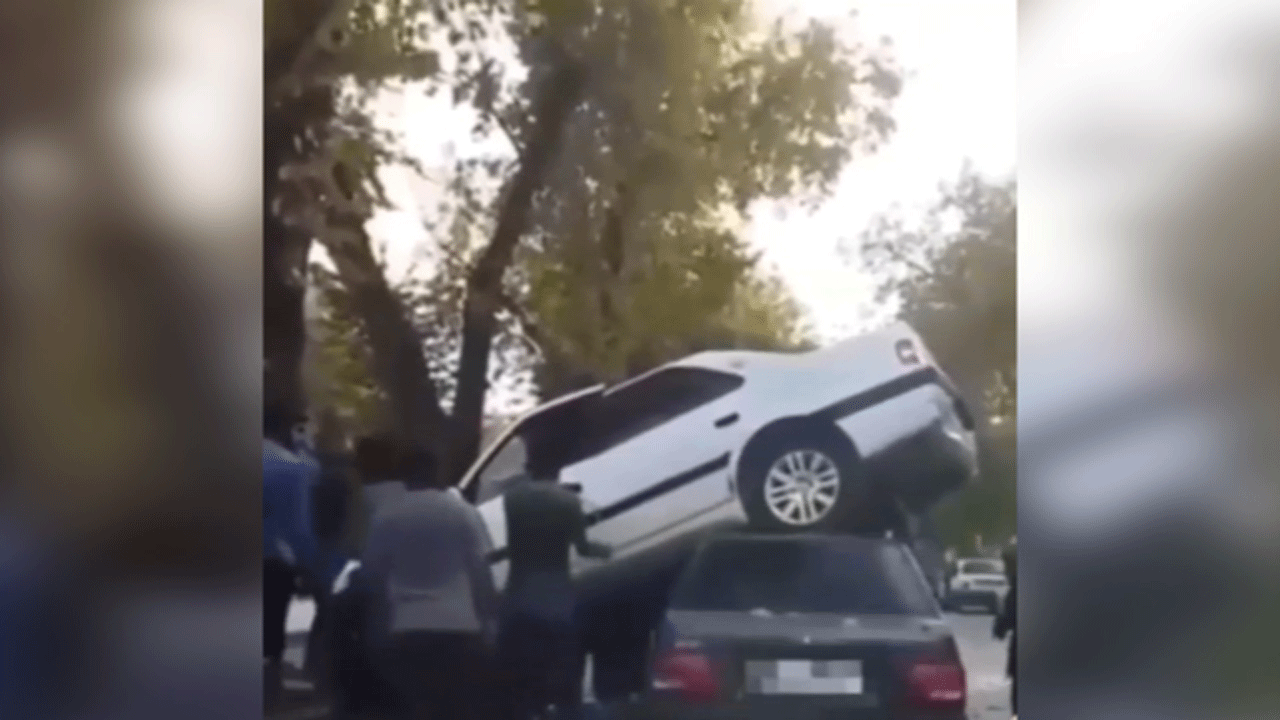 (فیلم) نتیجه کورس گذاشتن دو نوجوان با خودرو!