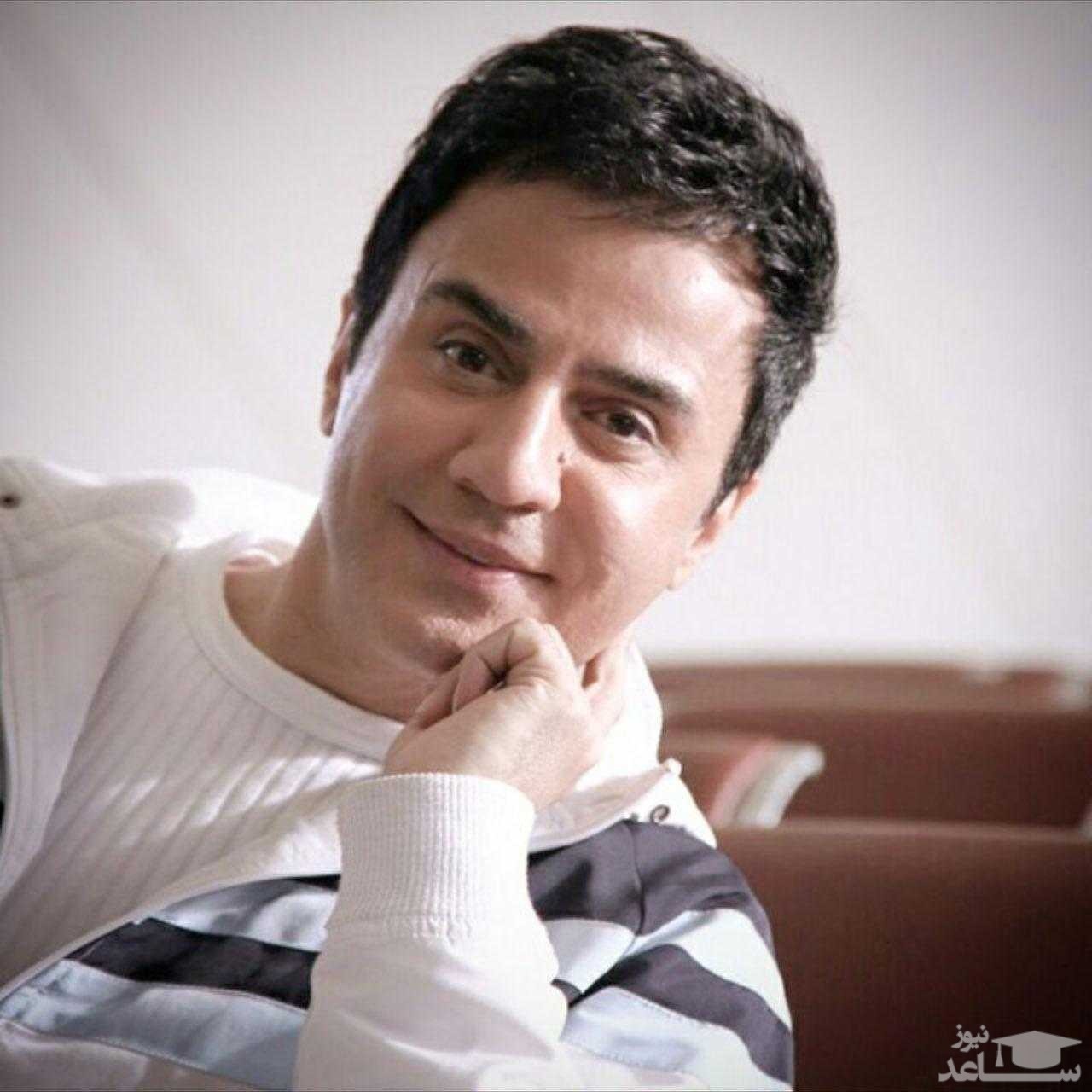 عکس جالب عمو پورنگ با موهای فرفری در رختخواب