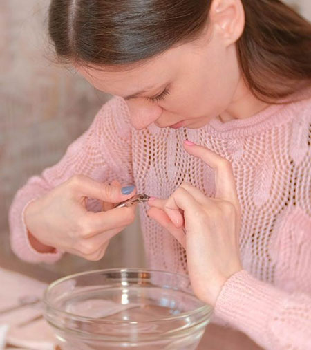 چگونه در منزل مانیکور کنیم؟