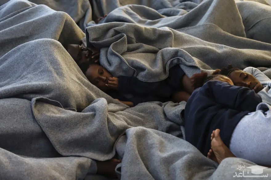 پناهجویان آفریقایی عازم اروپا در کشتی نجات در نزدیکی مالت/ آسوشیتدپرس