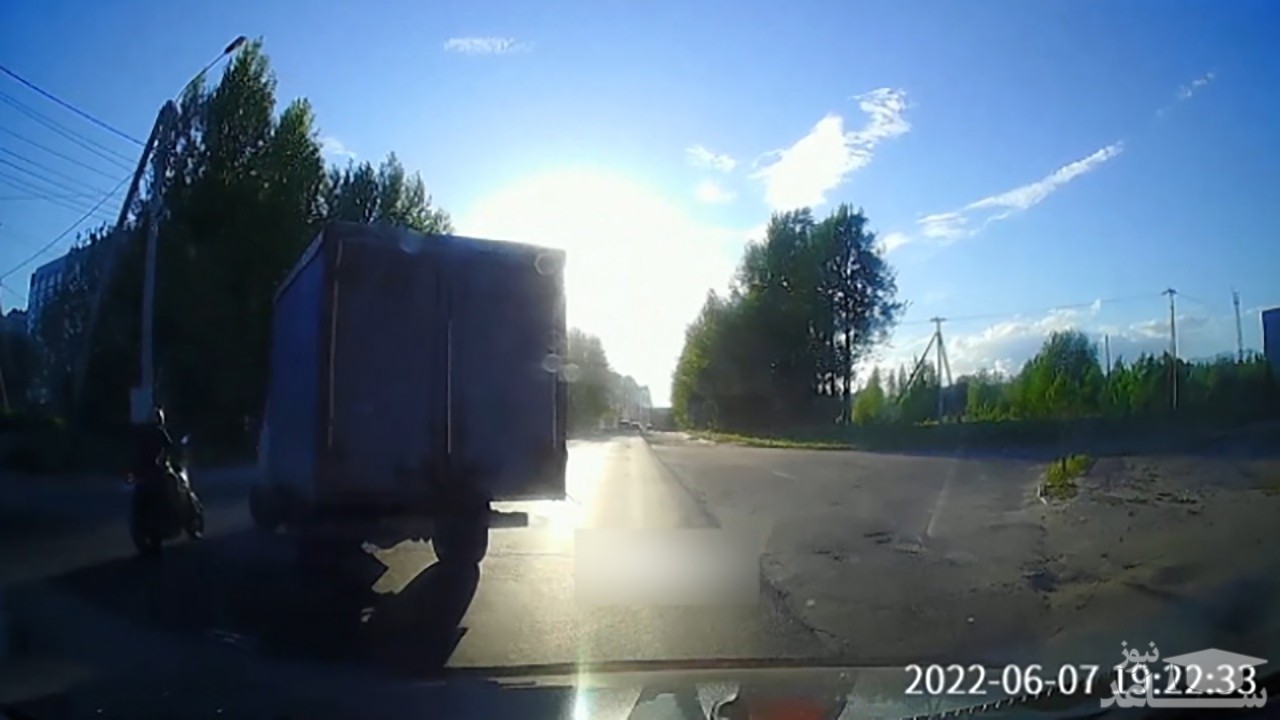 (فیلم) تصادف وحشتناک موتورسیکلت با کامیونت 