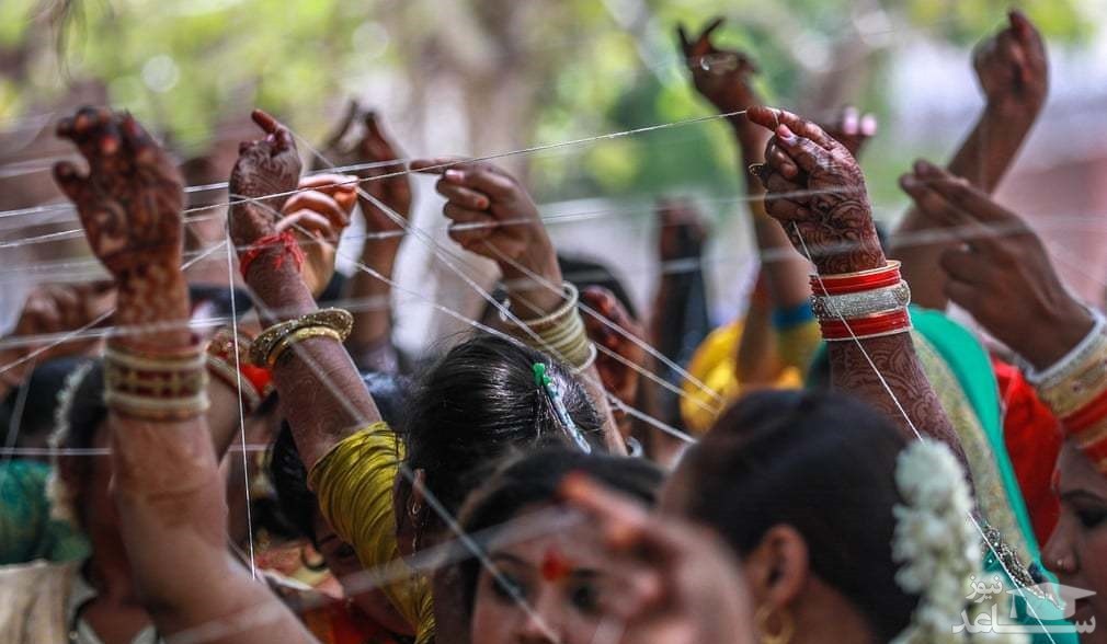 زنان هندی در مراسم مذهبی، مسابقه فوتبال سنتی با مشت و لگد و ...