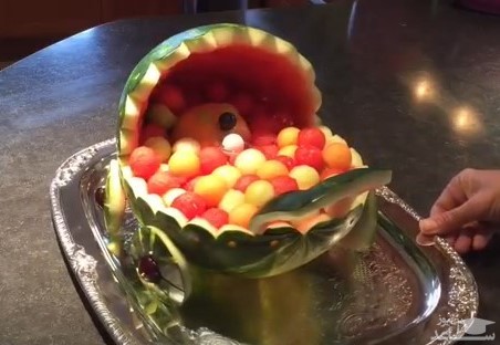 (ویدیو) تزیین هندوانه به شکل کالسکه مخصوص شب یلدا (شماره 19)