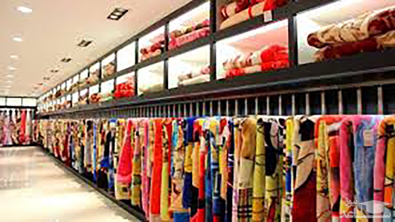 (فیلم) لحظه خداحافظی سارق با انسانیت هنگام سرقت عجیب پتو از مغازه