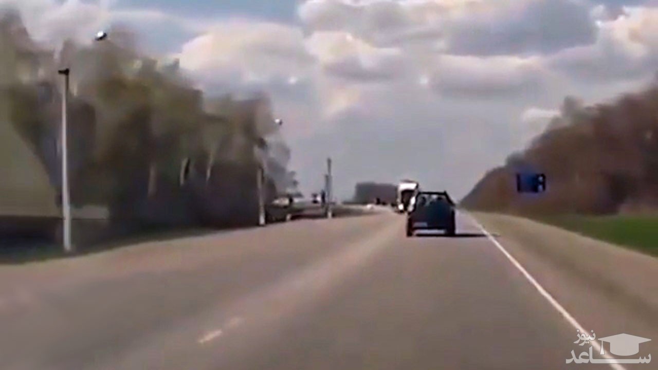 (فیلم) تصادف مرگبار خودروی شاسی بلند با یک دستگاه تریلی 