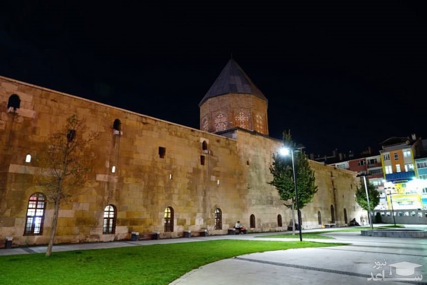 مقبره عزتین کیکاووس