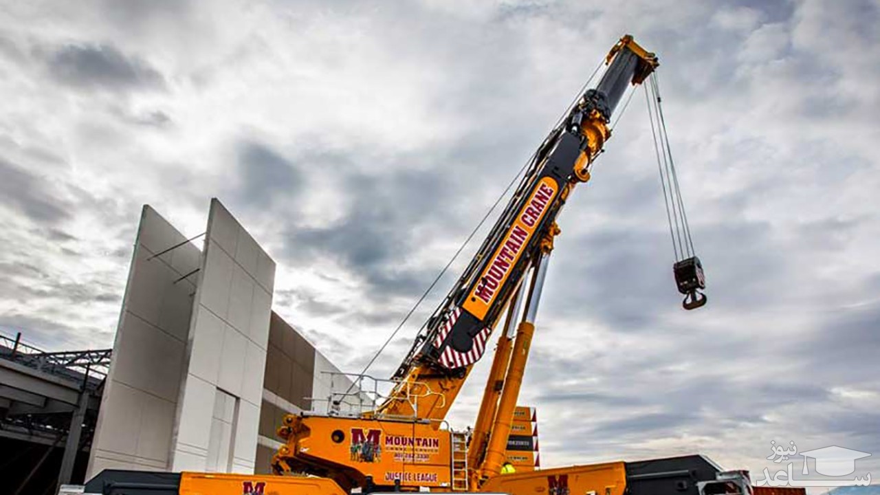 خودرو‌هایی که در کمال ناباوری از بالای متروپل سالم به پایین ساختمان منتقل شدند + فیلم