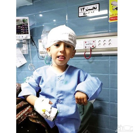 عکس خنده‌های علی کوچولو پس از معجزه نجات / گلوله برادرش به سرش خورد