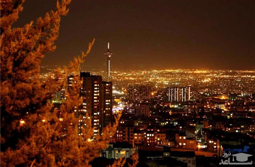 نمای شهر در شب از پرواز
