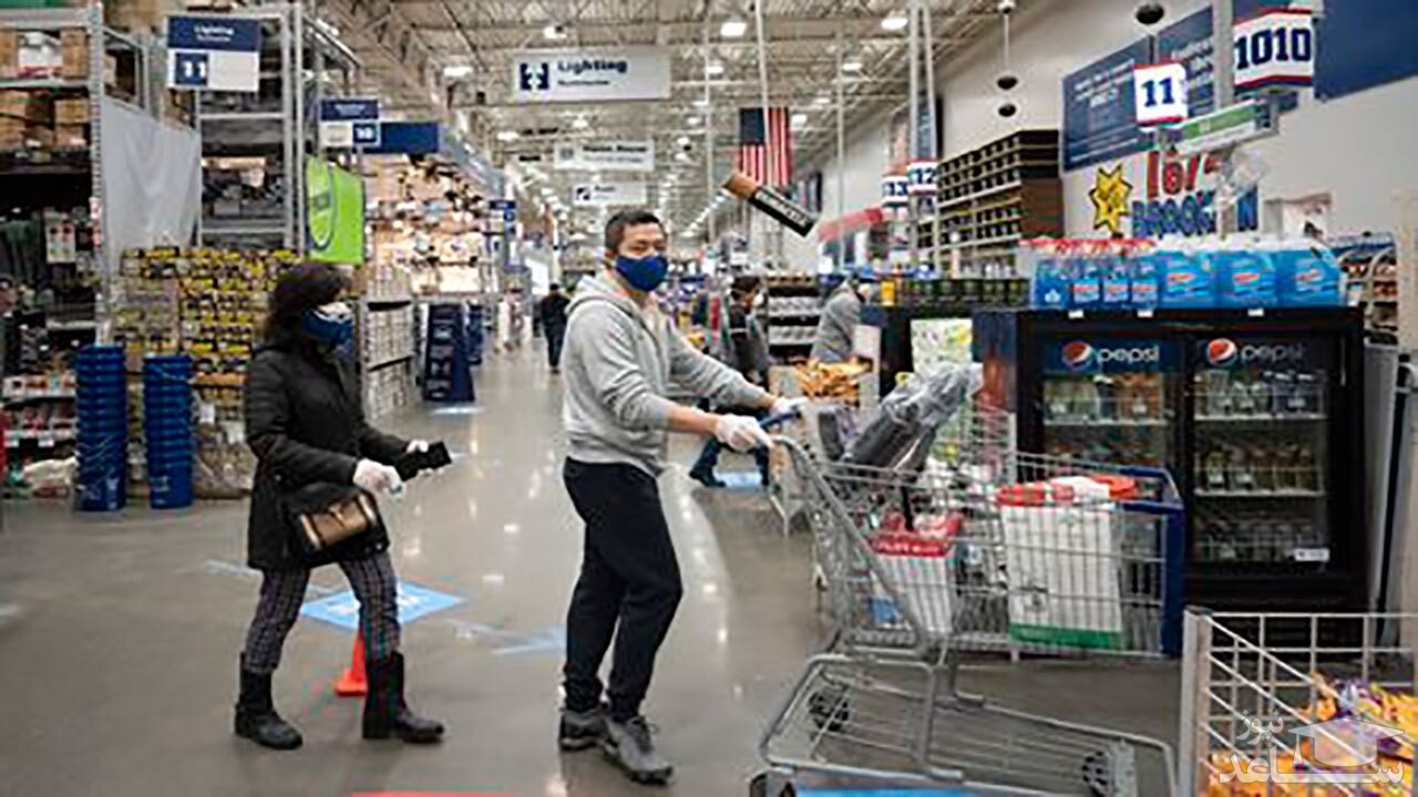 (فیلم) رعایت افراطی دستورالعمل‌های بهداشتی توسط زن آمریکایی 