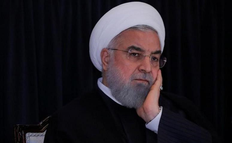 روحانی و فریدون در مراسم تشییع پیکر خواهرشان