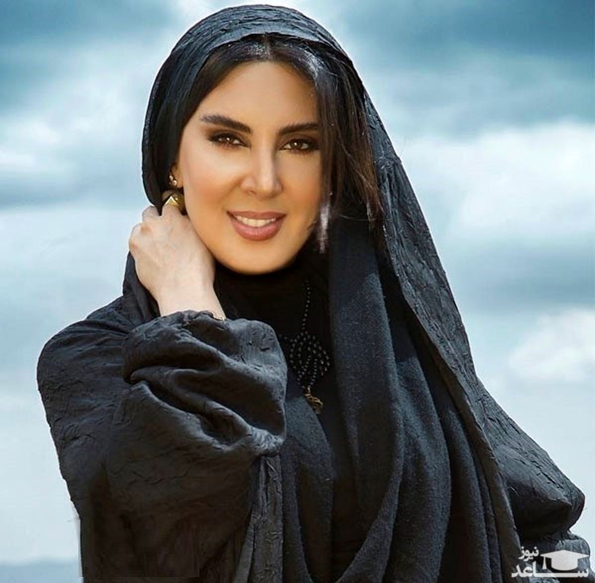 لیلا بلوکات در کنار دندان‌پزشکش