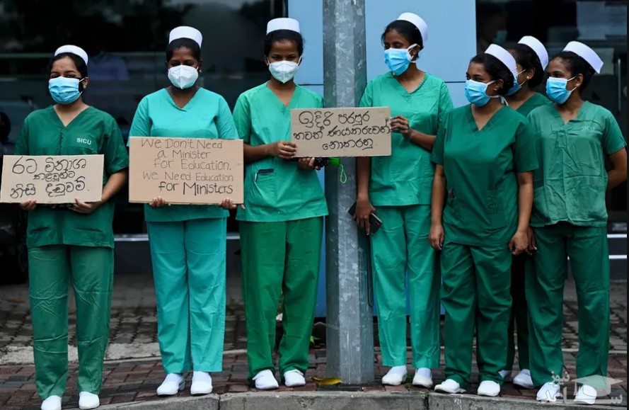 اعتراض کادر درمان سریلانکا به کمبود لوازم پزشکی در مقابل بیمارستان کودکان در شهر کلمبو/ خبرگزاری فرانسه