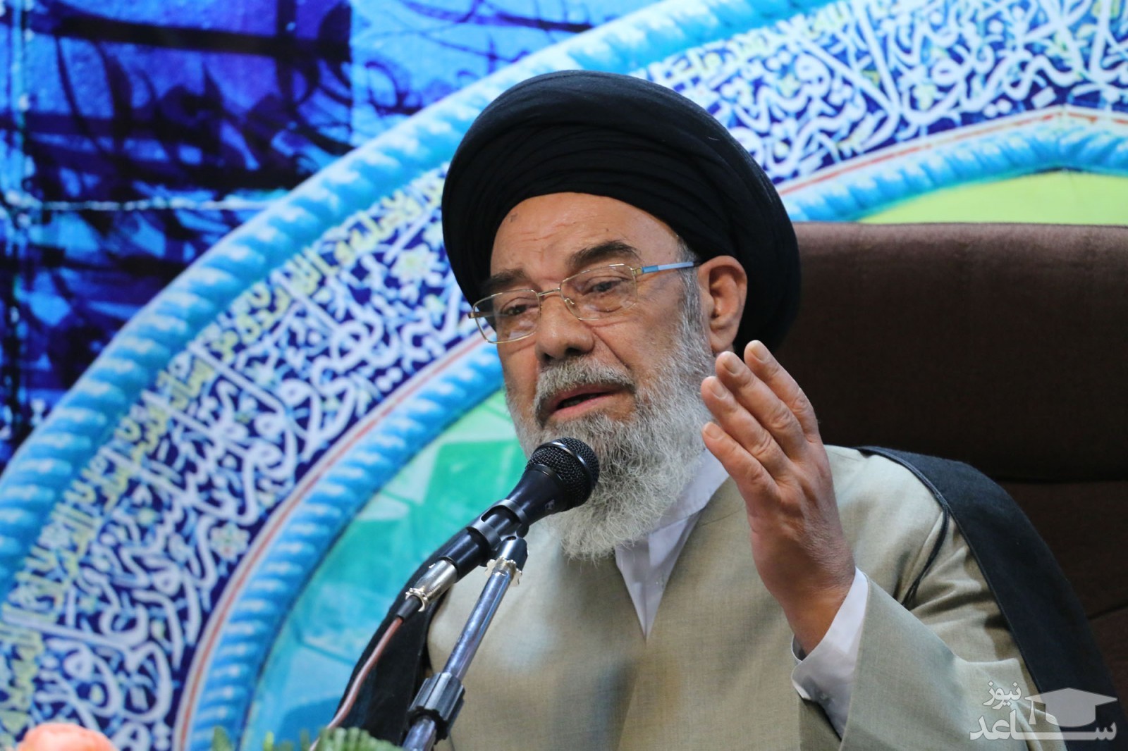 تاکید امام جمعه اصفهان بر عدم تقلید از گاوچران ها