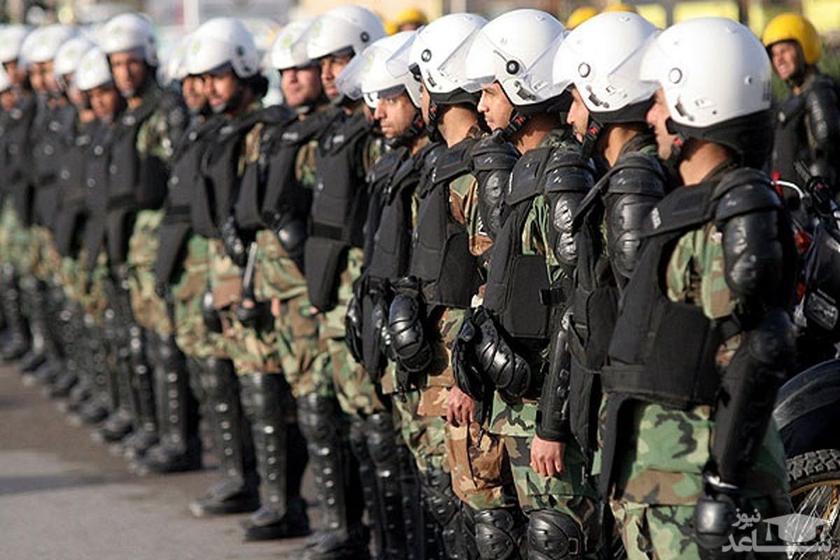 عکس خاص دو نفره دختر دهه نودی با مامور یگان‌ ویژه!