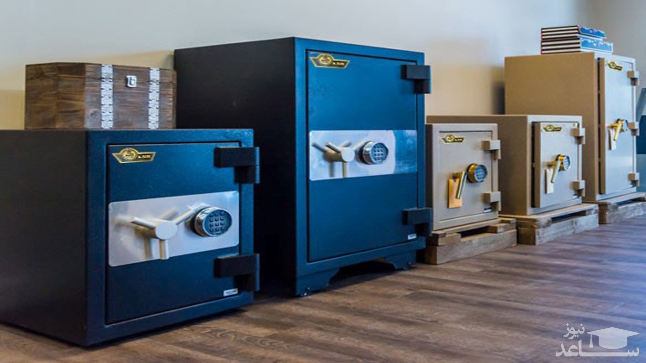 (فیلم) قرار دادن گاوصندوق زیر دستگاه پرس