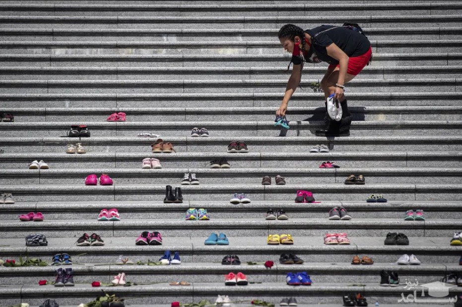 چیدن 215 جفت کفش بچه گانه برای یادبود جسد 215 کودک بومی کانادایی که به تازگی کشف شده است