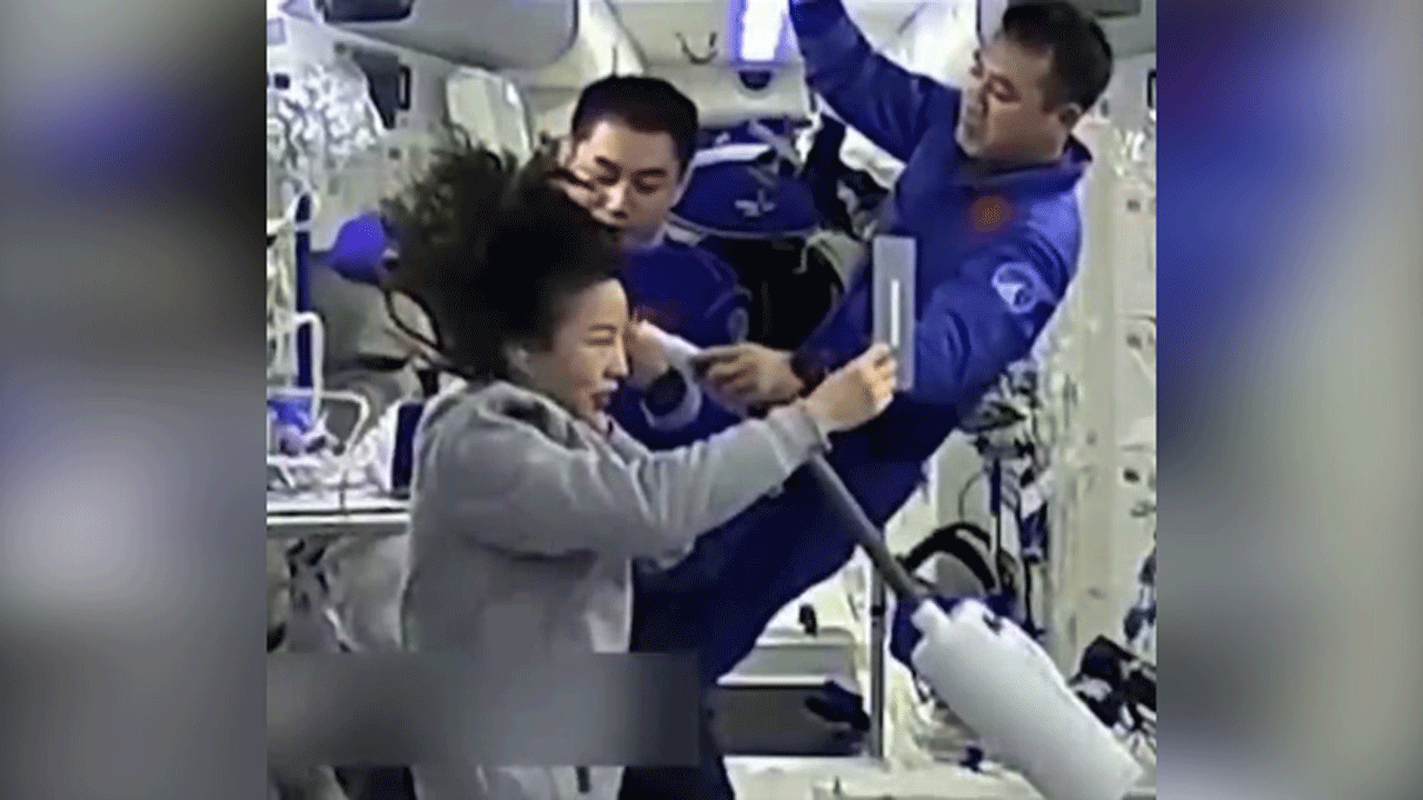 (فیلم) دردسرهای کوتاه کردن مو در فضا 