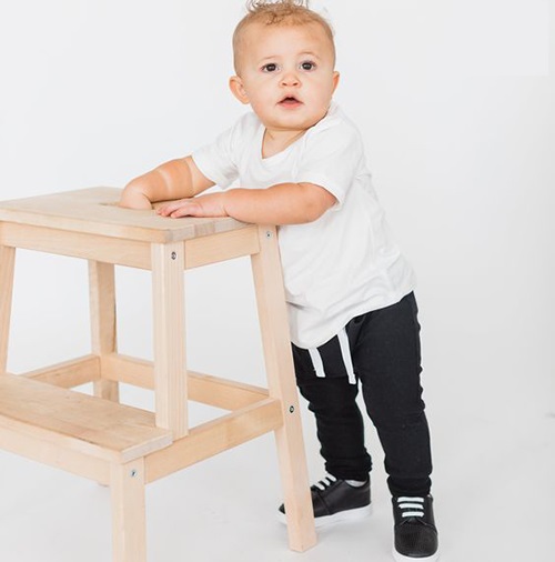 چه رنگ لباسی برای کودکان مناسب است؟